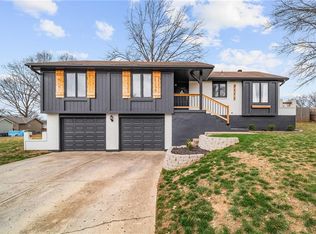 3713 NW Peachwood Ct, Blue Springs, MO 64015