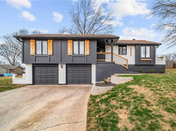 3713 NW Peachwood Ct, Blue Springs, MO 64015