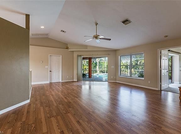 3rd image of 2054 Sheffield Ave