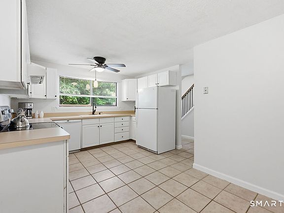 5th image of 44 Conestoga Way #44