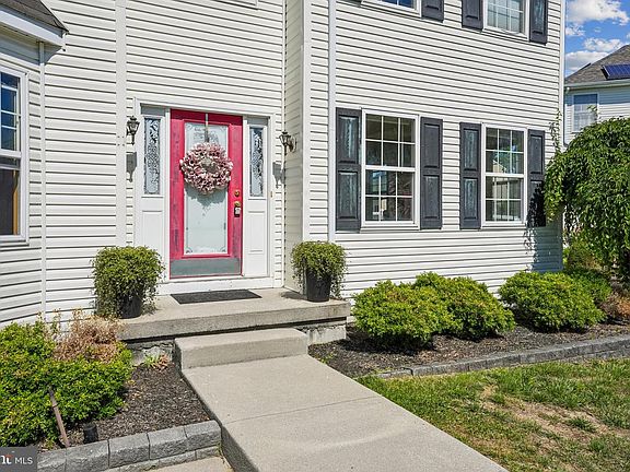 3rd image of 1145 Tamarind Pl