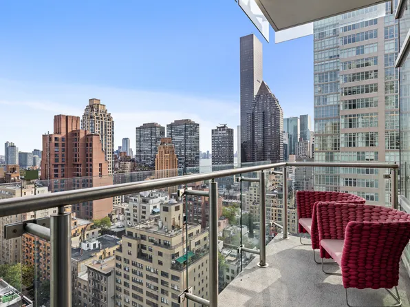 310 East 53rd Street image 8 of 18