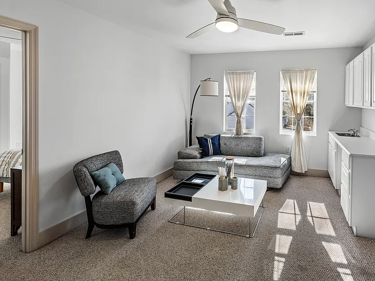 2917 Bellevue St — Photo 18