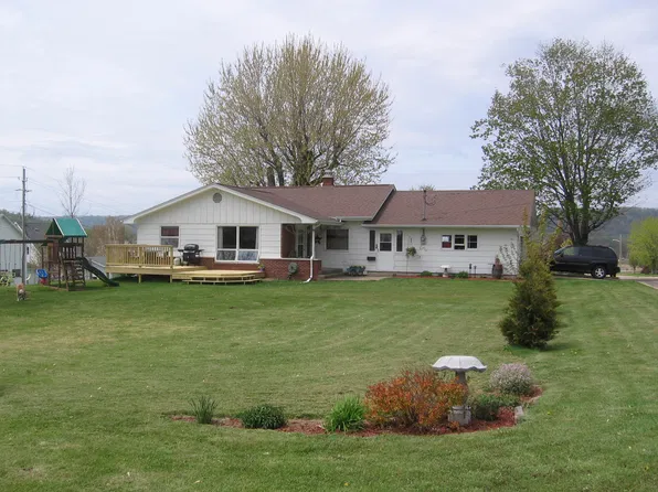 215 E Harrison St, Viola, WI 54664