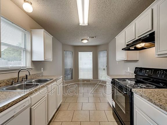 4th image of 838 Ponselle Dr