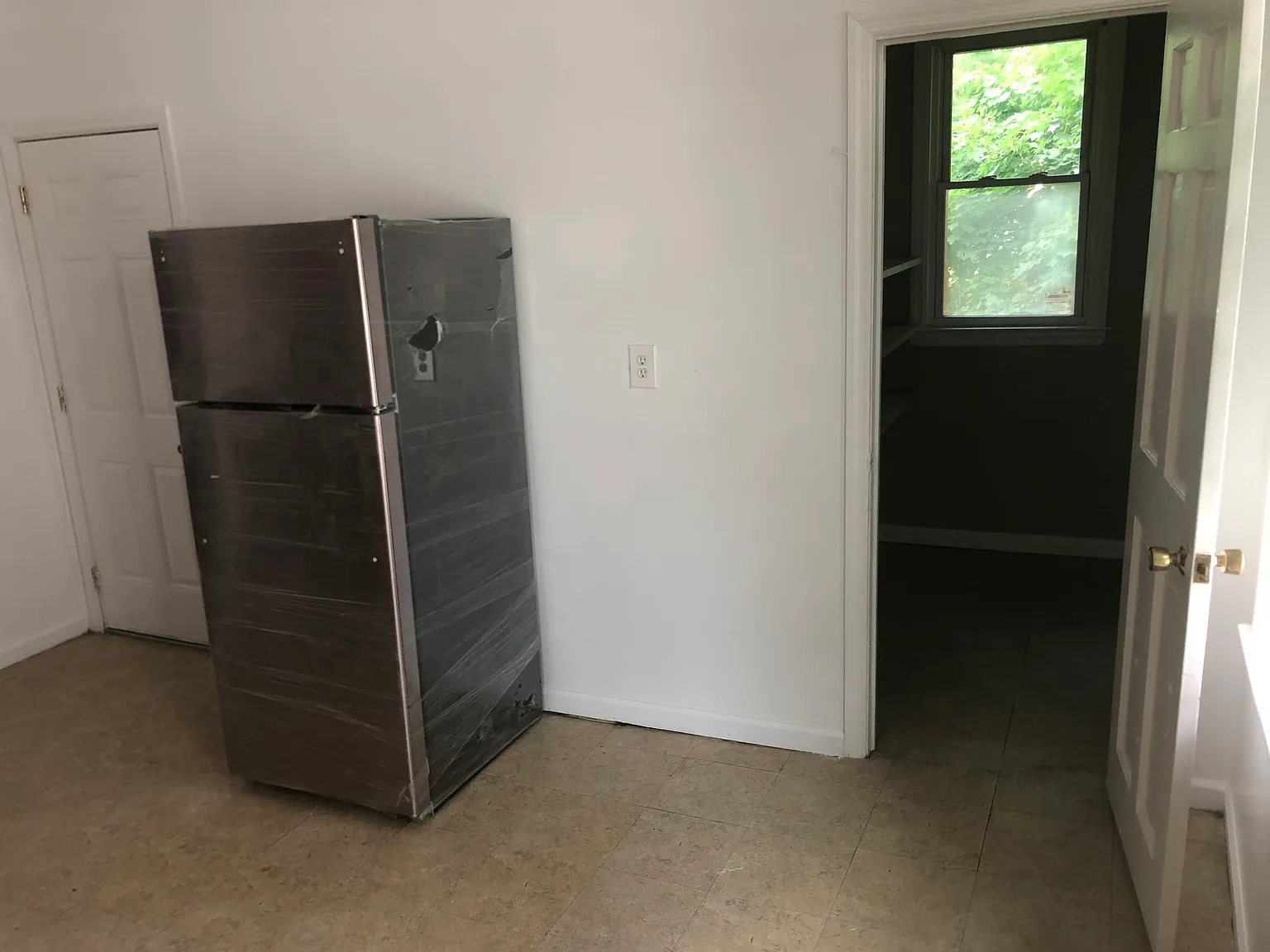 3 bed, 814 sqft, $2,000 — Photo 2