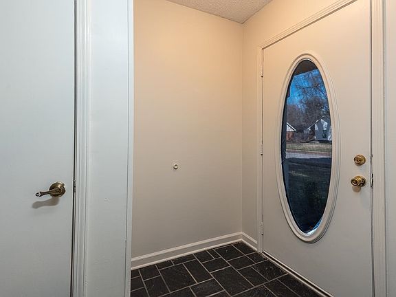 3rd image of 6335 Kingscrest Ln