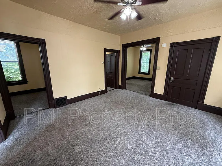 2439 N Dr William Finlayson St — Photo 14