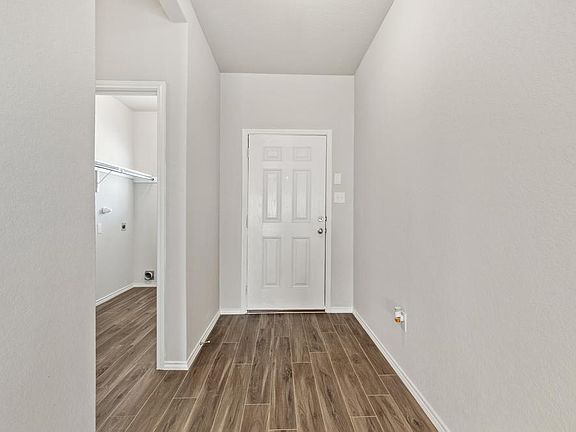 4th image of 2439 Pink Pearl Dr
