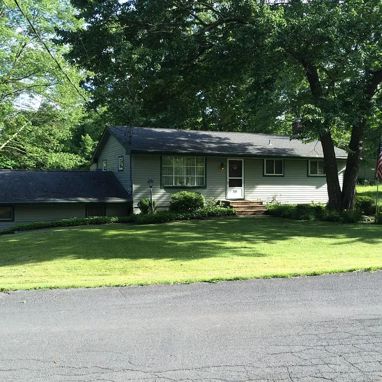 135 Azalea Dr photo 1