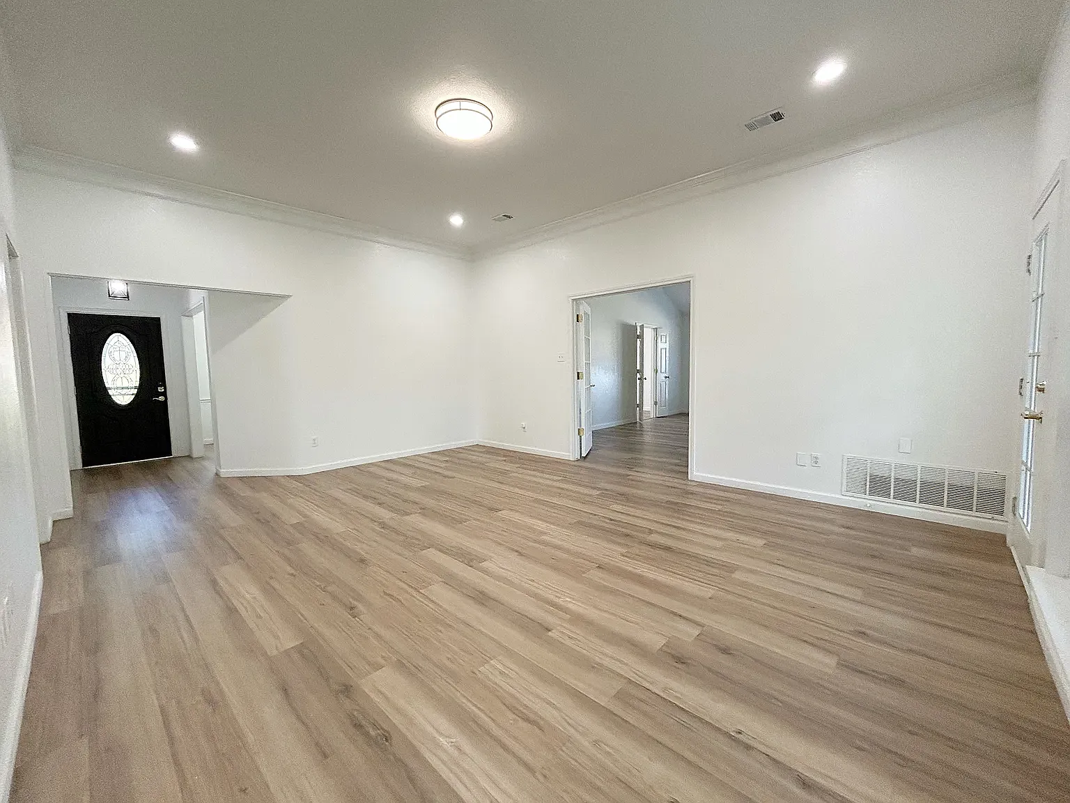 3 bed, 2248 sqft, $2,850 — Photo 3