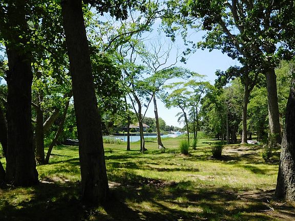 Access to Noyac Harbor
