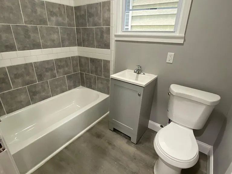 467 Hudson Ave — Photo 6