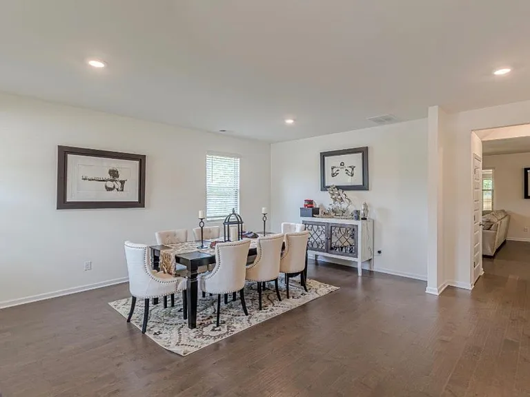 367 Noblewood Dr — Photo 2