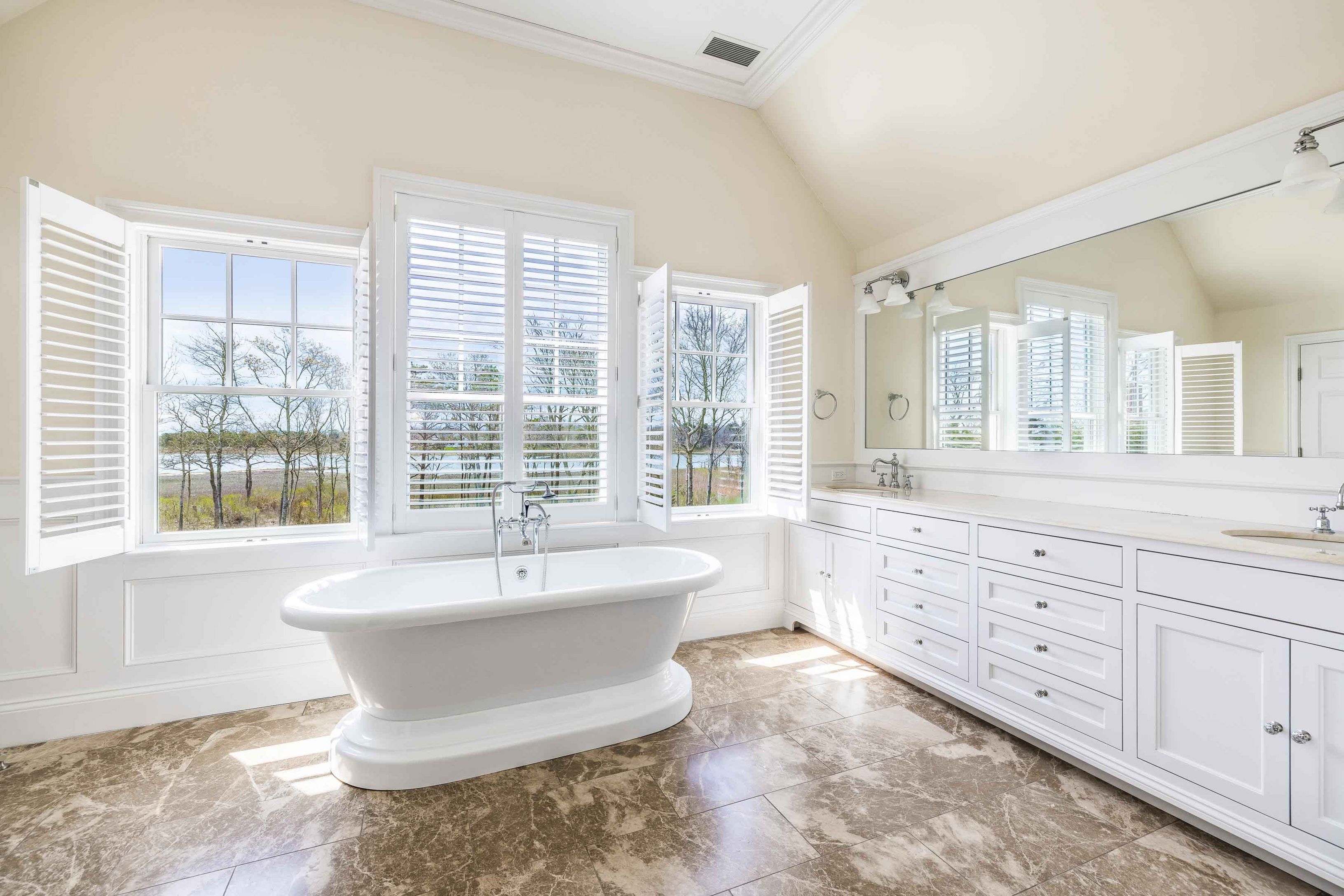 28 Bay Rd, Quogue, NY 11959 Out East