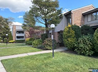 2348 5th St APT C, Fort Lee, NJ 07024