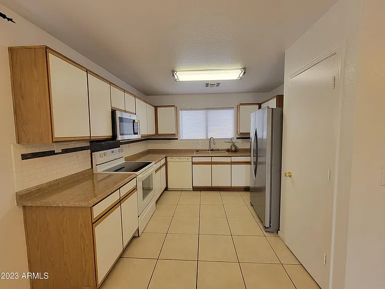 2259 E Spruce Dr — Photo 3
