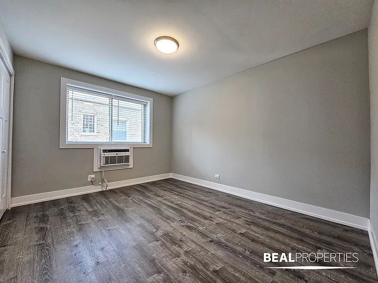 530 W Surf — Photo 105