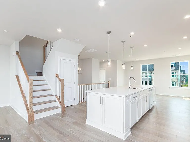 1687 Dunnington Pl — Photo 6