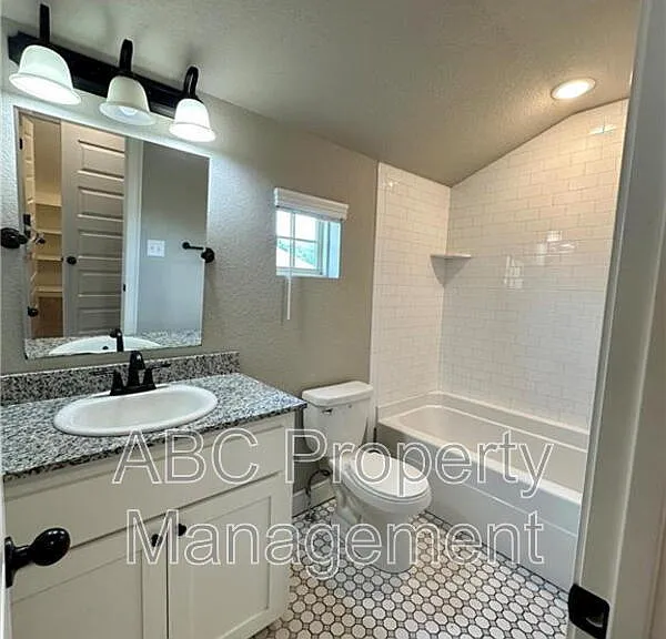 3819 W Maclura Way — Photo 2