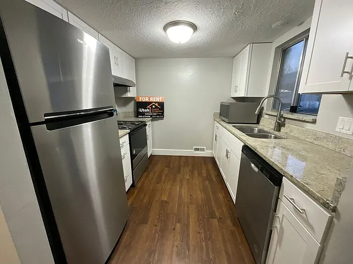 3 bed, 1.5 bath, 1100 sqft, $1,500 — Photo 3