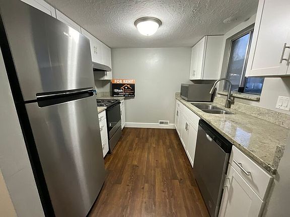 3rd image of 906-1225 E North St