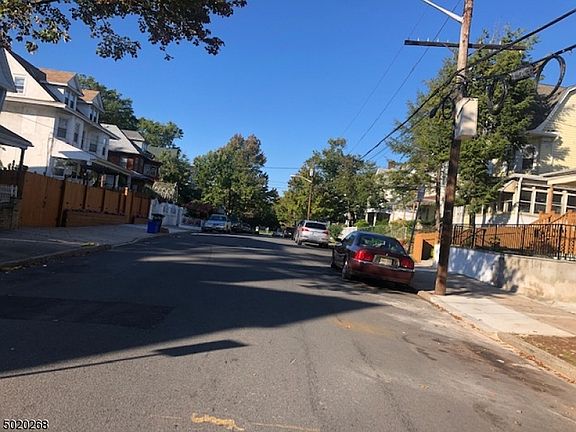 5th image of 60-62 Van Ness Pl
