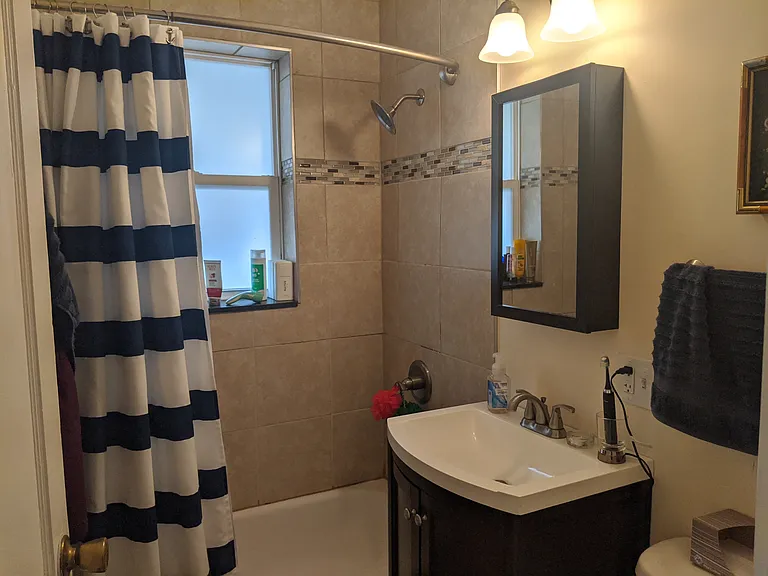 5225 Bancroft Ave #2W — Photo 4