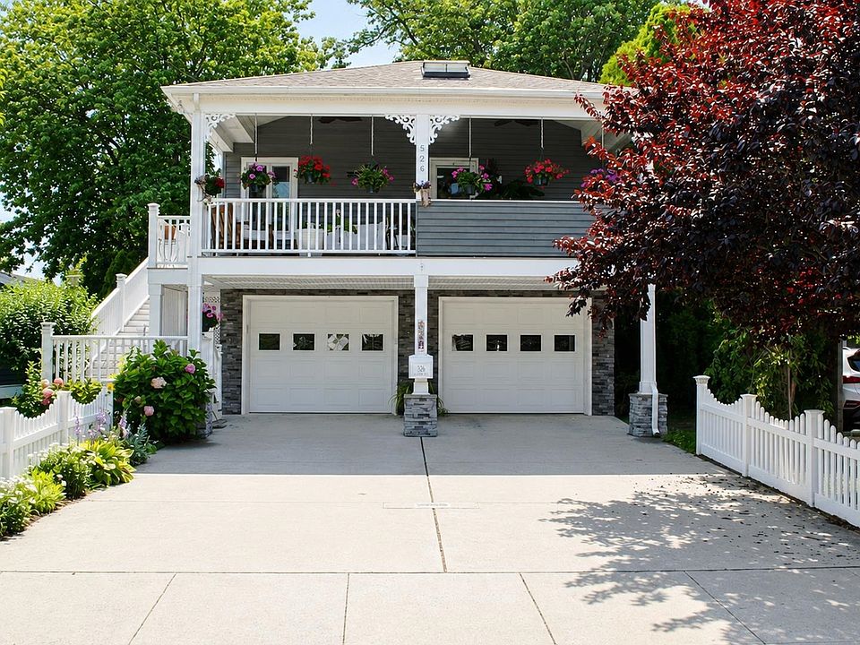 1st image of 526 Elmira St