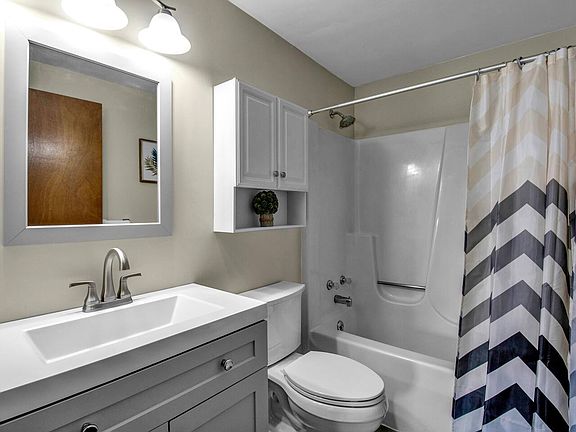 2nd image of 2719 Oppenheim Ct APT 2