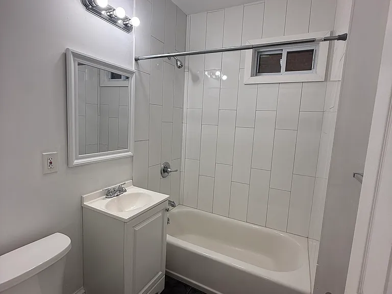 360 Laurel St — Photo 10
