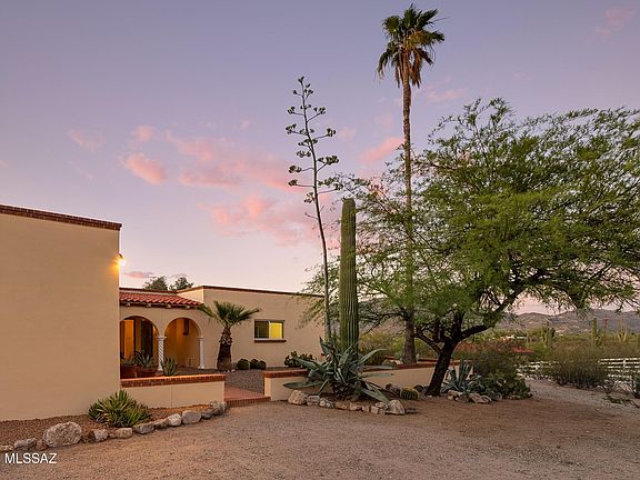 3rd image of 1015 N Camino Del Codorniz