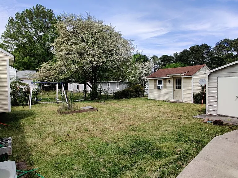 717 Floral Ave — Photo 3