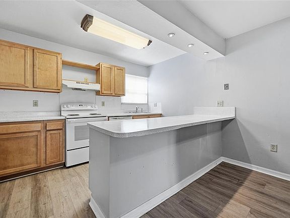 5th image of 2811 SW Archer Rd APT V173