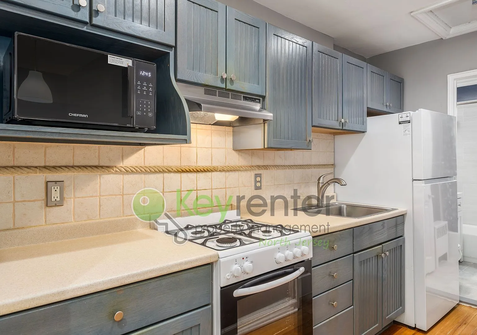 Quiet 2nd-Floor 1BR Condo Updated Bath, Pet Friendly & Easy NYC Commute — Photo 2