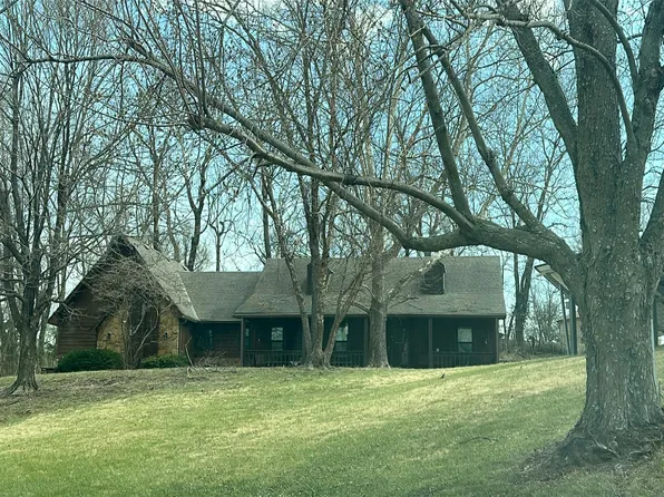 7821 Holliday Dr, Kansas City, KS 66106