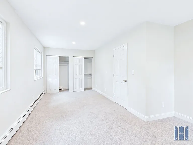 445 Pleasant St — Photo 3