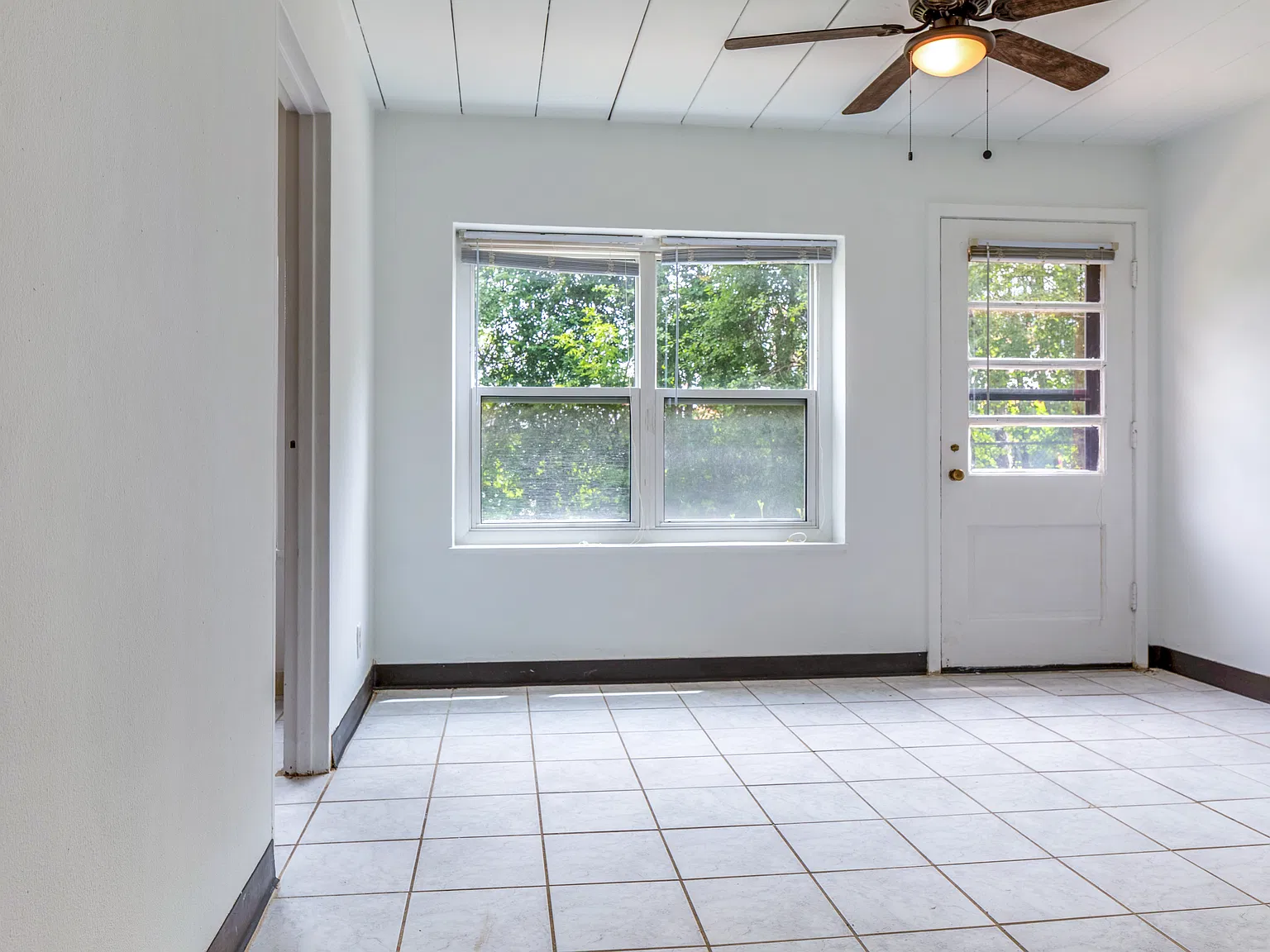 2 bed, 852 sqft, $1,550 — Photo 3