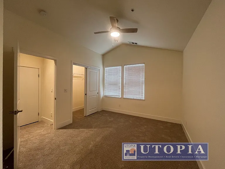 Beautiful and Spacious 3-bedroom, 3.5-bathroom Townhouse Located in the heart of Seabright. — Photo 21