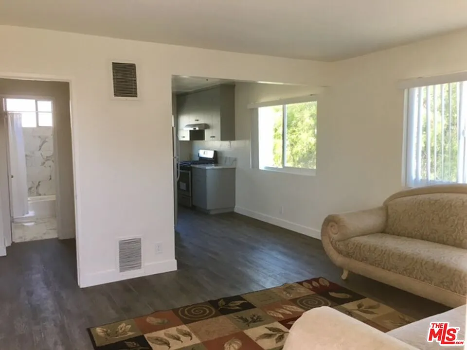 2 bed, 1.0 bath, 725 sqft, $2,800 — Photo 1