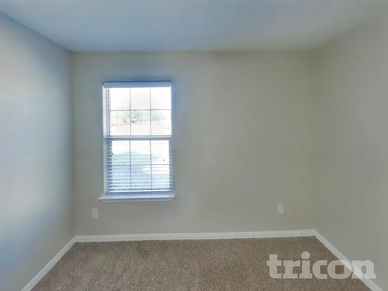 429 Park Meadows Dr — Photo 10
