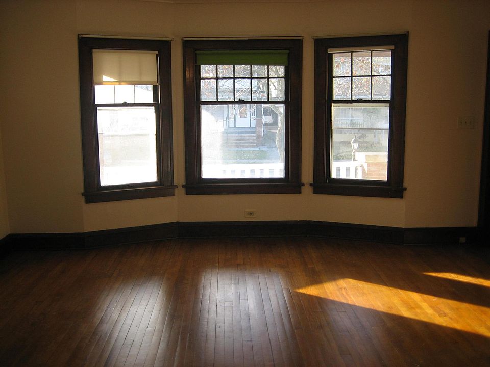 1st image of 1577 Larchmont Ave