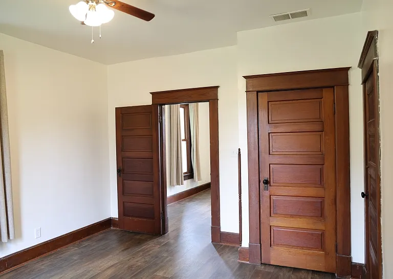 228 N Poplar St — Photo 6