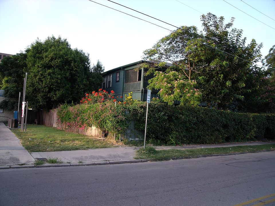 1st image of 418 Dallas St APT 2