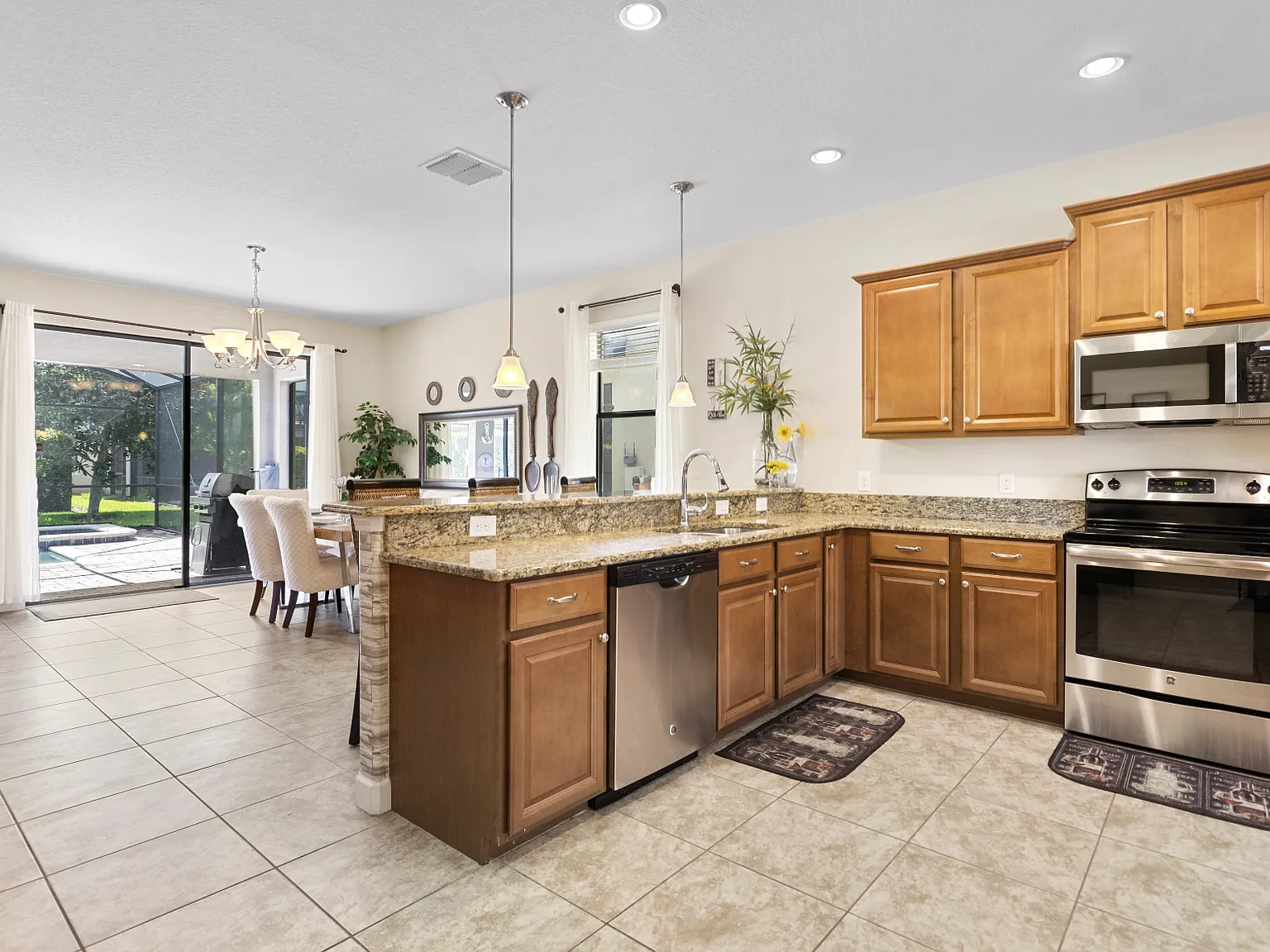 5 bed, 3339 sqft, $3,900 — Photo 2
