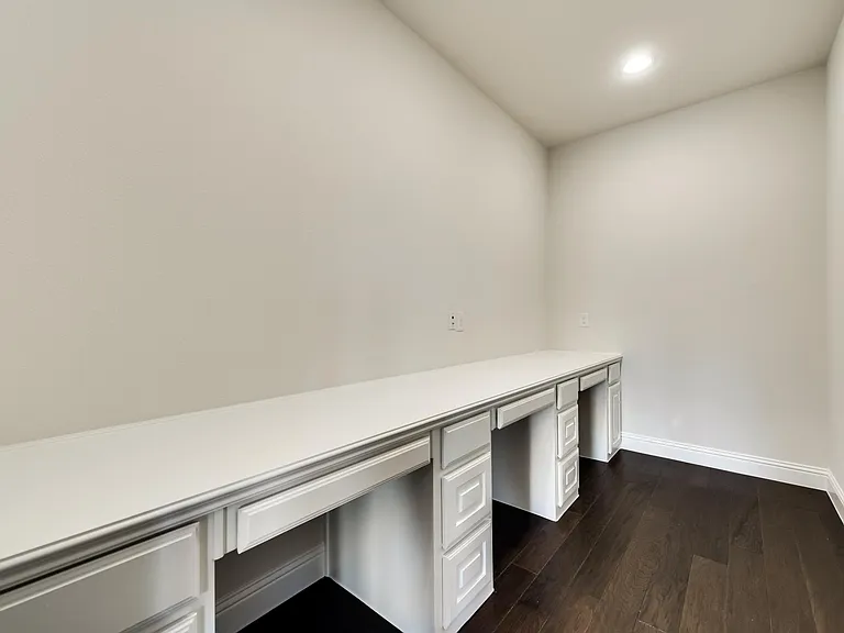 1245 Wiltshire Dr — Photo 3