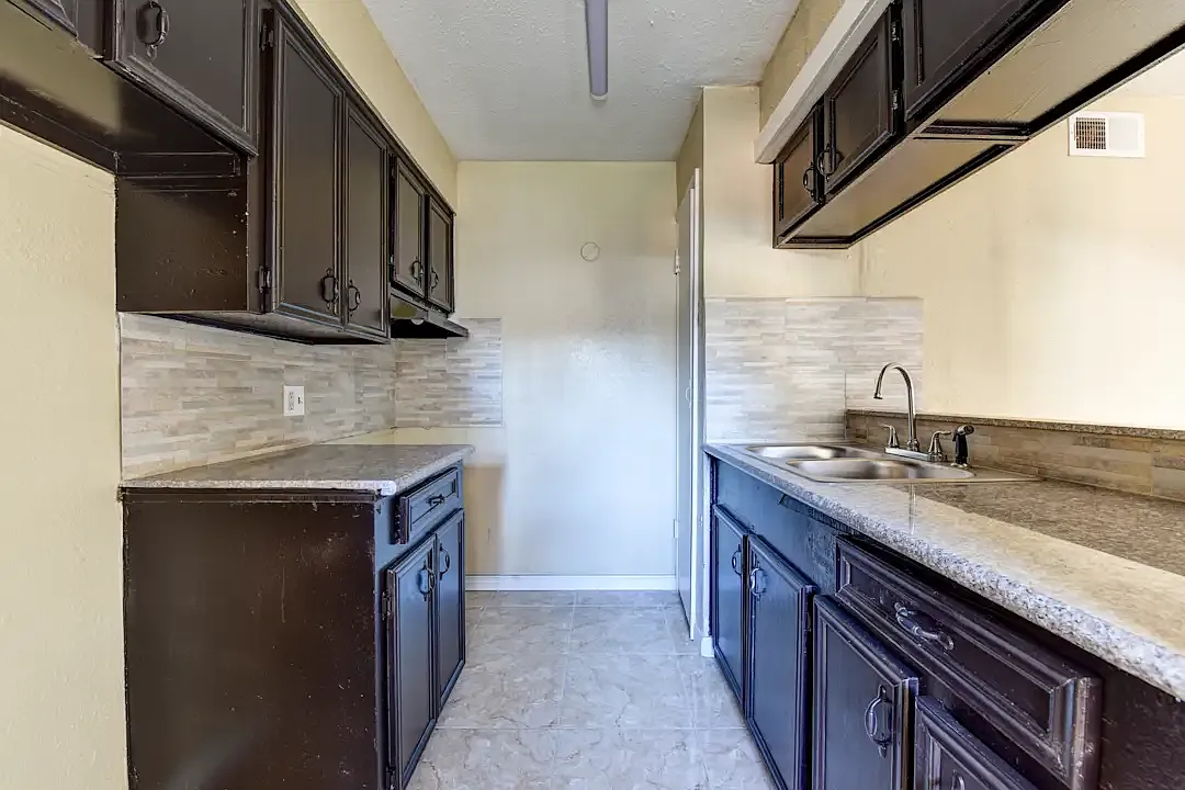 Schroeder Apartments — Photo 4