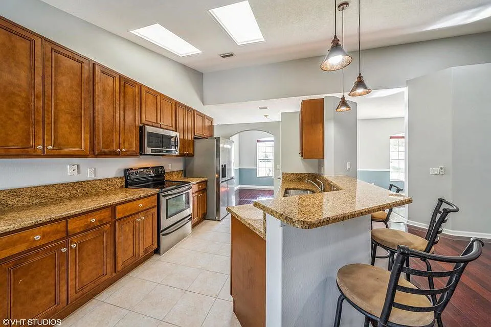 4 bed, 3.0 bath, 2533 sqft, $2,700 — Photo 3