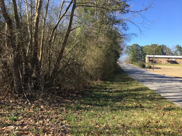 11th Ave, Alexander City, AL 35010