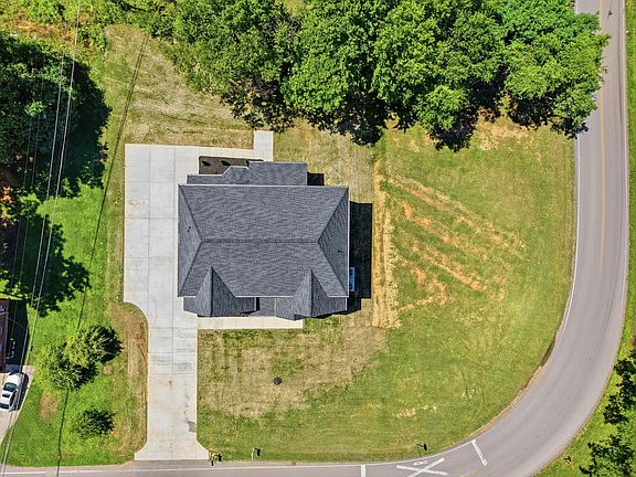 3rd image of 606 Rucker Rd